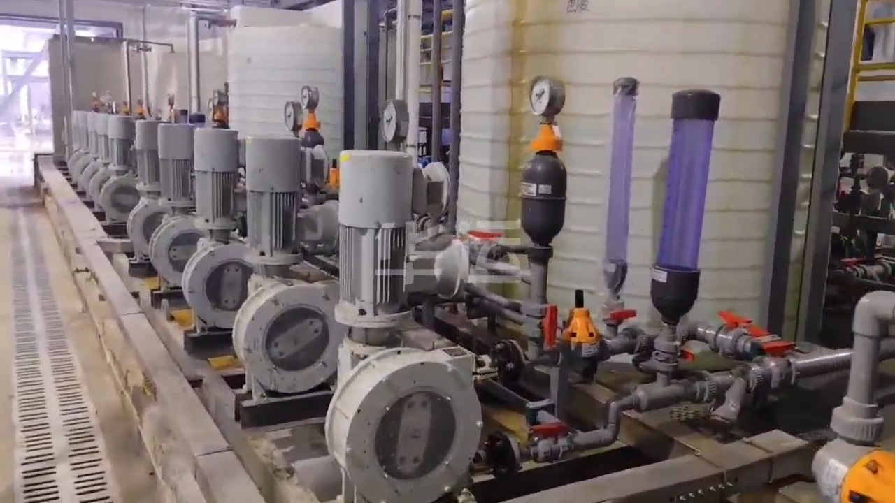 華運(yùn)機(jī)械軟管泵助力國內(nèi)石油公司油氣田凈化工程，賦能深度處理加藥環(huán)節(jié)